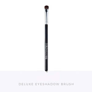 TK's Deluxe Eyeshadow Brush