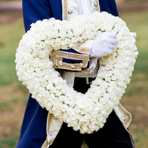 Tomuri Wreaths: I Heart You - 500 Roses