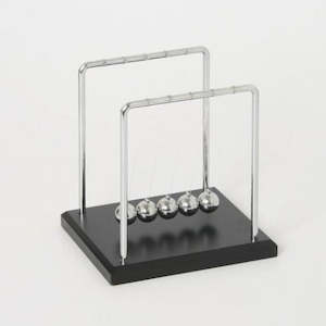 Toy: Newton's Cradle - Medium