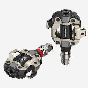 Bicycle and accessory: Favero ASSIOMA PRO MX-1 (MTB & Gravel power meter pedals with sensor on left pedal)