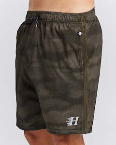 The Mad Hueys The Dingo II Camo Quick Dry Volley 18"