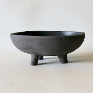 Shaw Road Ceramics. Midi Tri Bowl -  Velvet Black