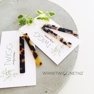 Rectangle tortoiseshell earrings - Light Twigg Jewellery