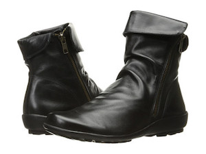 Walking Cradle Heist black flat ankle boot in a W Width