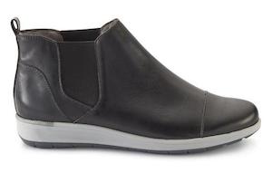 Walking Cradle Osmond Black Leather ankle boot in a W and WW Width