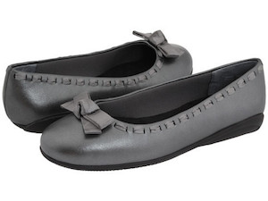 Shoe: Walking Cradle Fawn Pewter flat in a W Width