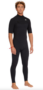 Sporting equipment: 2023 Billabong Revolution 2/2 Chest Zip Short Sleeve Fullsuit