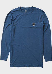 Sporting equipment: Vissla Twisted Eco Ls Rash Top