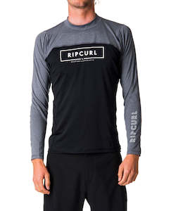 Sporting equipment: Ripcurl Underline Relaxed Long Sleeve UV Tee Rash Vest