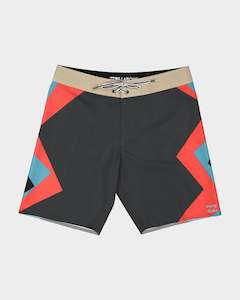 Sporting equipment: BILLABONG DUME AIRLITE 19" BOARDSHORT - GREY