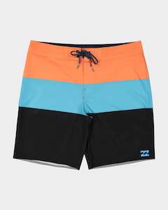 Sporting equipment: BILLABONG TRIBONG AIRLITE 19" BOARDSHORT - Orange