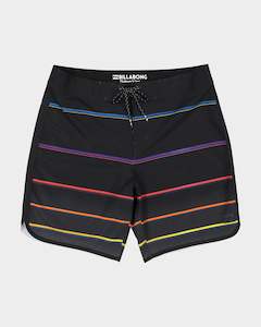 Sporting equipment: Billabong 73 X STRIPE 19" BOARDSHORT