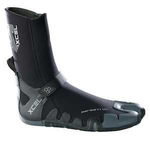 Sporting equipment: Xcel Infiniti 3mm Quick Dry Boots