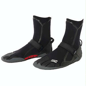 Sporting equipment: Billabong Furnace X 3mm Booties