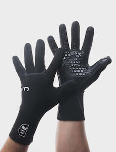 Sporting equipment: C-SKINS WIRED 2MM GLOVES