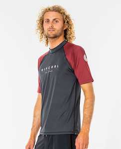 RIPCURL RASH TOP - SHOCKWAVES S/S UV MAROON