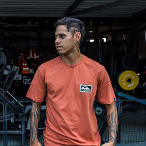 QUIKSILVER TEE - TIKI SS TEE / BAKED CLAY