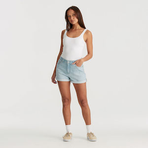 RIDERS DENIM SHORTS - MID SLOUCH SHORT / BLUE MIRROR