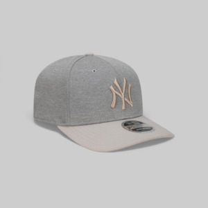 Clothing: 9Seventy Stretch-Snap New York Yankees