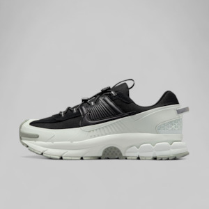 Clothing: Zoom Vomero Roam - Black/Light Silver