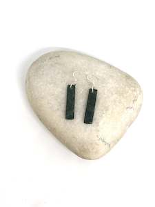 Sands Carving - Mau Taringa Pounamu Earrings / Short Toru