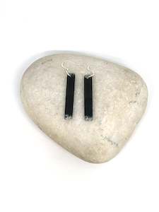 Sands Carving - Mau  Taringa Pounamu Earrings / Medium Whitu