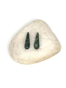 Sands Carving - Mau Taringa Pounamu Earrings / Medium Toru