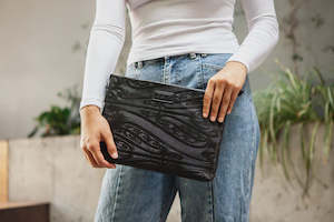 Kakahu Clothing: L.Eyes - Clutch