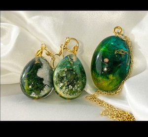 GoldGreen Jade Reversible Pendant and Earring Set. – Valeries Gallery