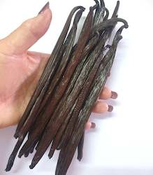 Specialised food: Organic Premium Cured Planifolia & Tahitensis Vanilla Beans - 100gm vacuum packed (bulk)