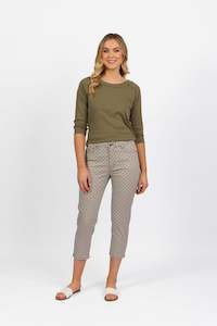 5509LW Sahara - Printed Lightweight Skinny Leg 7/8 Length Pant with Fly