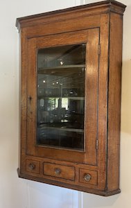 Antique: Georgian Corner Cupboard