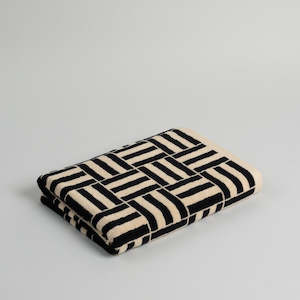 Willis Organic Cotton Pool Towel | Sand & Noir