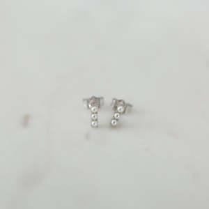 Gift: Sophie Pearl Bar Studs