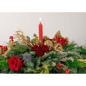 Florist: Designers Choice Christmas Arrangement