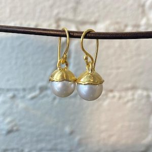 22ct gold and white pearls