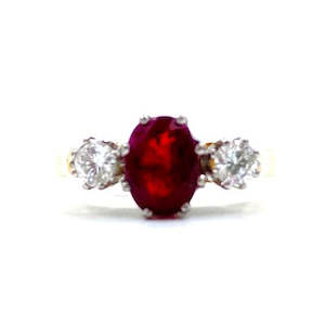 Antique: 18ct Yellow & White gold ring - Ruby + Two Diamond