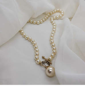 Gregory Lander Cream Pearl Tbar Gold Necklace