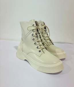 Ruby Boot -Ivory