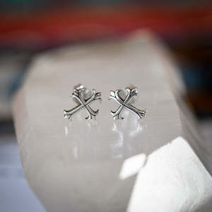 Jewellery: Cross Studs