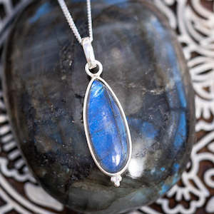 Elegant Labradorite Necklace