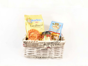 Pre-prepared meals: Sweet Snack Gift Basket