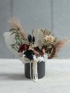 Dried flower: Obsidian Bloom Vase