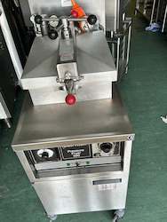 Equipment repair and maintenance: HENNY PENNY 500 Commercial Pressure Fryer With Filtration System And Warranty.