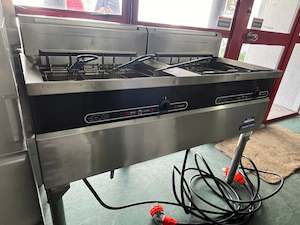 Blue Seal Evolution Series E604 - 1200mm Electric Fryer With Warranty