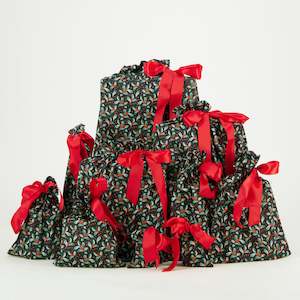 Holly on Black (Reusable Gift Bag Set)