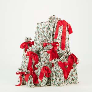 Holly on White (Reusable Gift Bag Set)