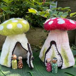 Gift: Hollow toadstool home with toadstool fairies