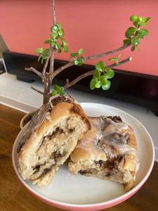 Coffee shop: Allergy Friendly (no added gluten and vegan) Cinnamon Bun