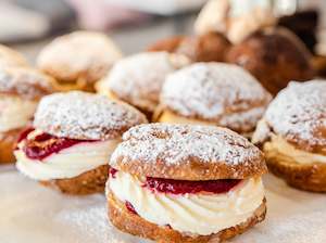 Coffee shop: Allergy Friendly (no added gluten and vegan) Single Donuts